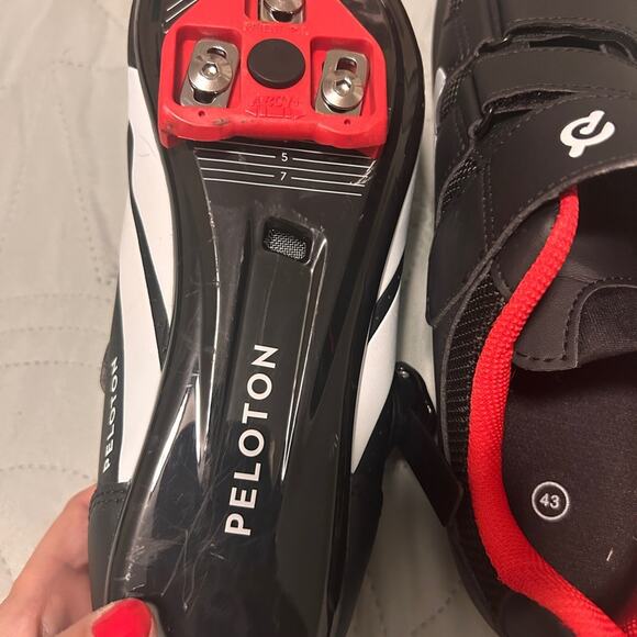 Peloton Cycling Shoes with LOOK Delta Cleats – Men’s Size 43 (US 9.5–10) - Picture 4 of 9